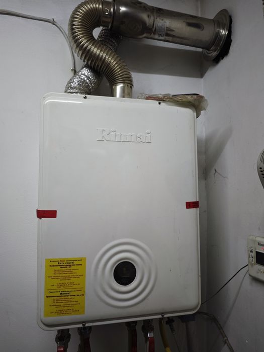 Котел газовый настенный, двух контурный.