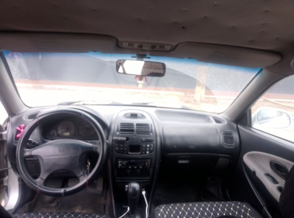 Машина Mitsubishi Carisma