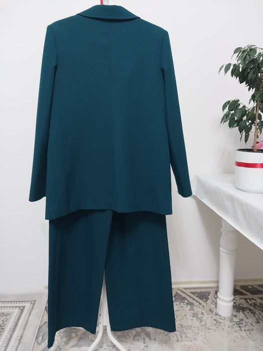 Костюмы с брюками