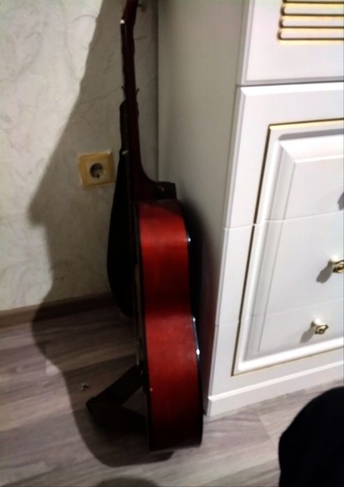 Гитара без чехла