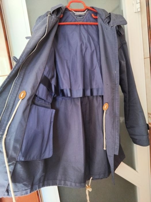 Jacheta  Parca Tommy Hilfiger  Originală-Bleumarin- stare  excelenta.