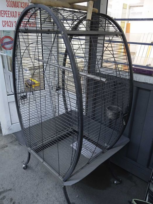 Продается большая клетка для попугаев