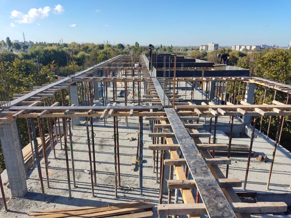 Firma de construcții executam case și blocuri