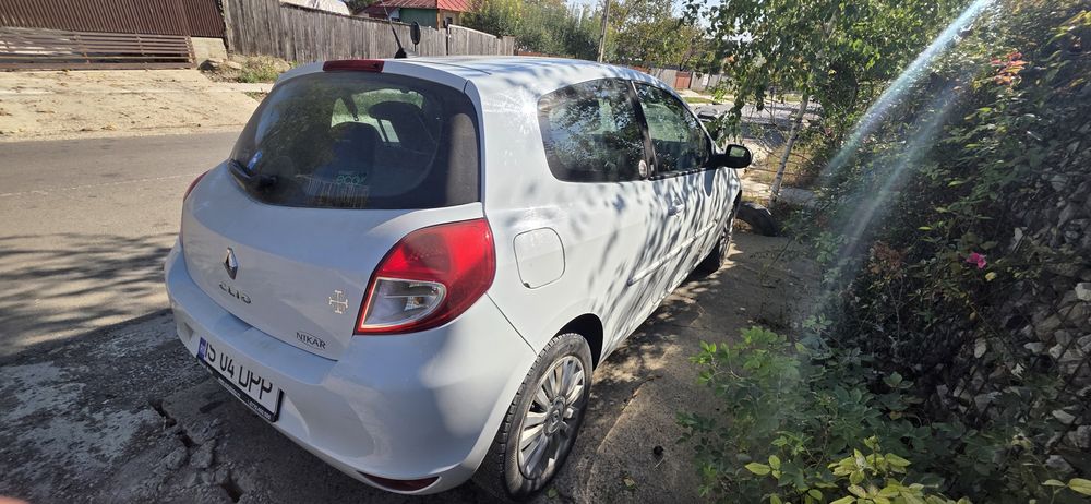 Renault clio an 2011