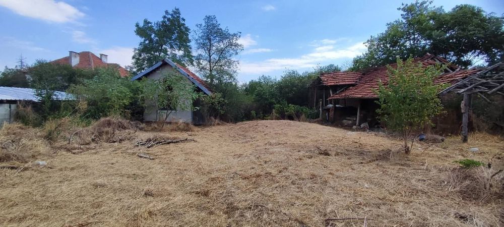 Продавам стара  тухлена къща