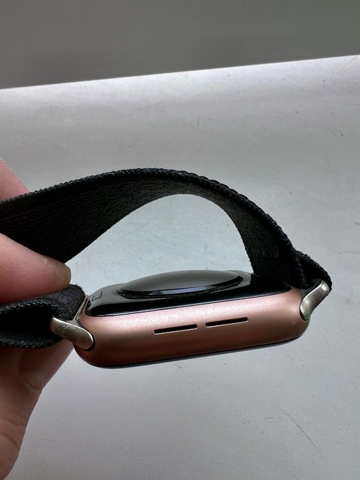 Продам Apple watch SE 44mm