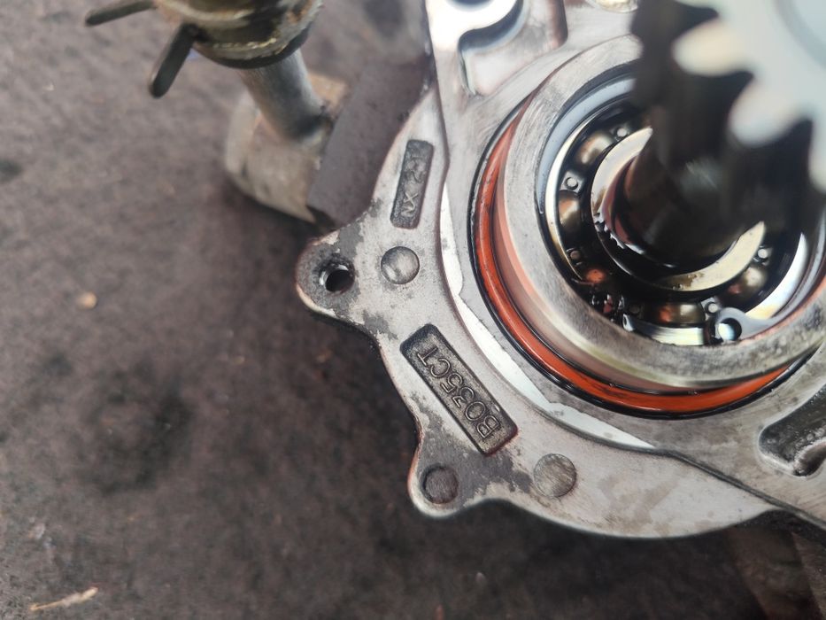 Вакум помпа-Mitsubishi L200-2.5dci-174кс-2008г