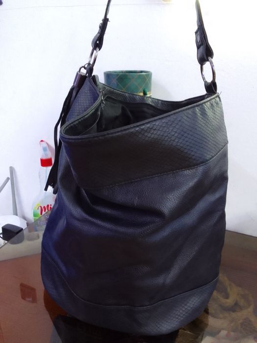 Дамска черна чанта