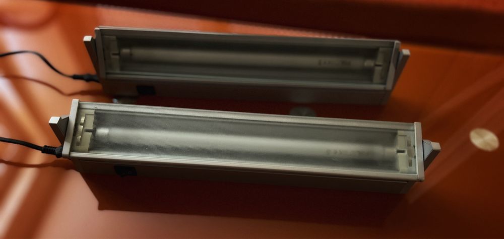 Два броя преносими лампи