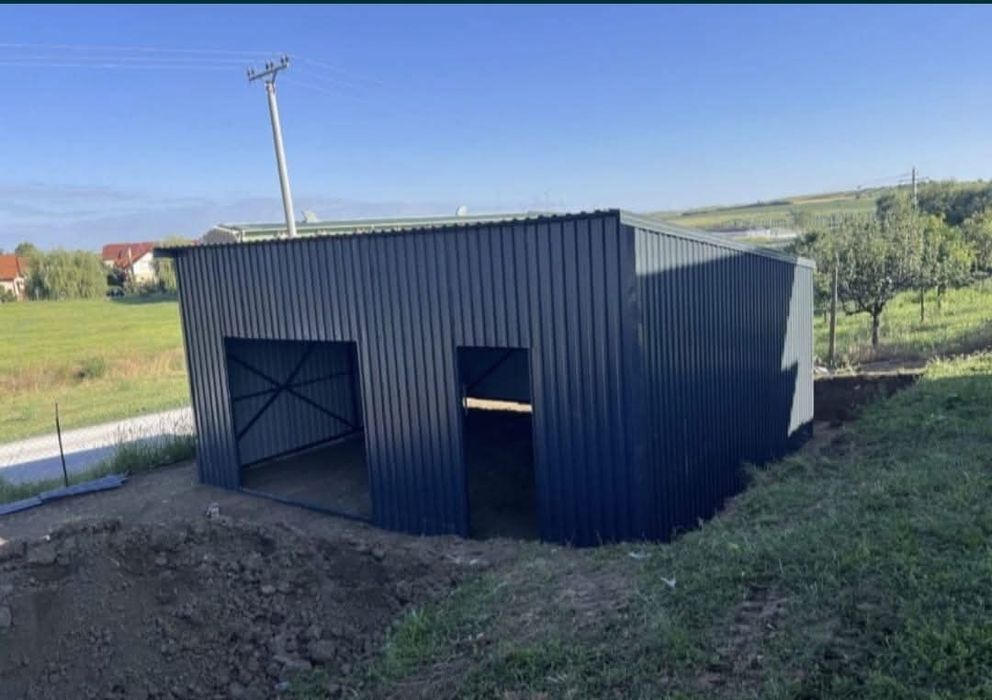 Garaj metalic din panouri sandwich 4 x 6.7m