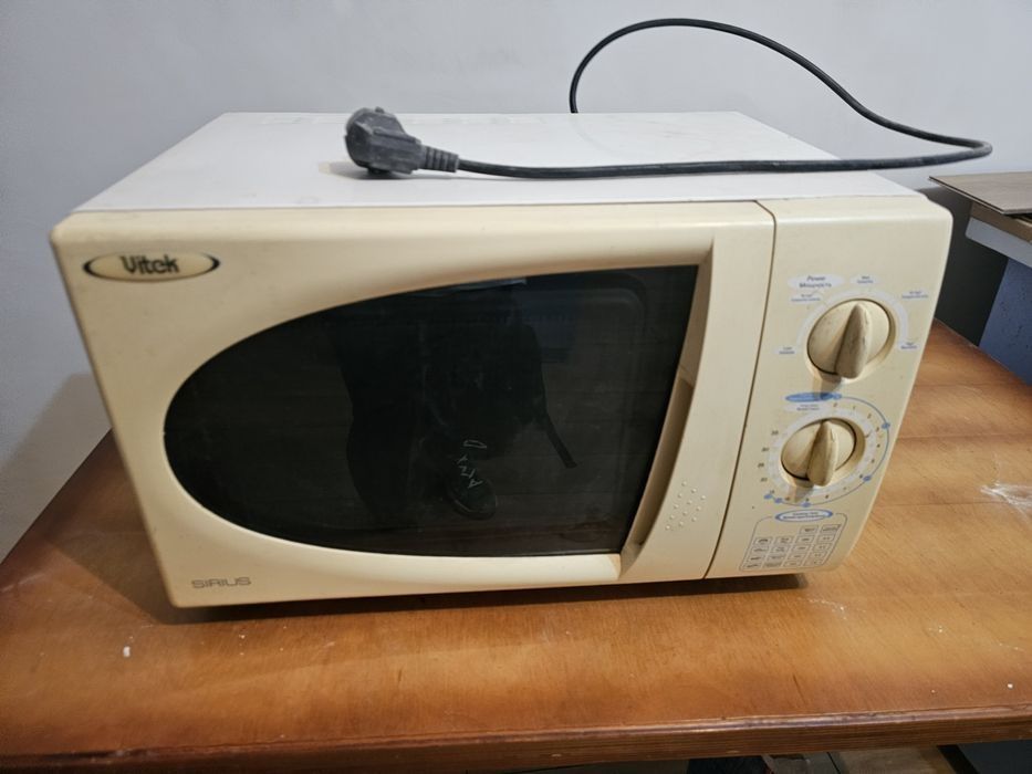 Микроволновая печь целая