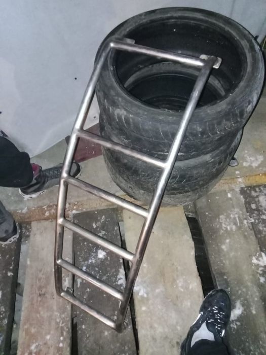 Продам лестницу для паджеро мантерт