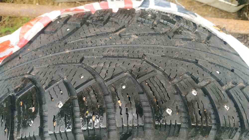 Авто шины зимние шипованные SUV