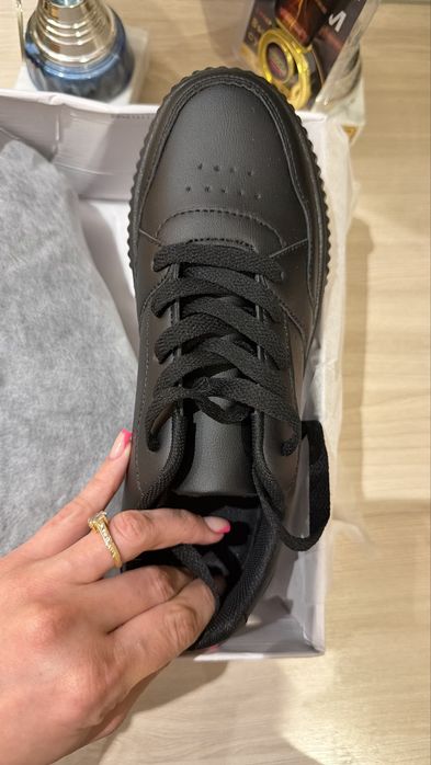 Абсолютно новые кросовки