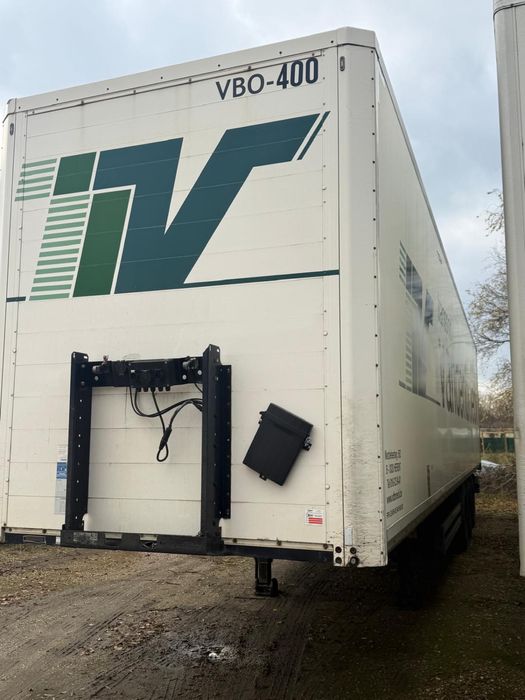 Semiremorca box inchis