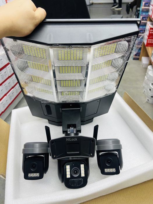 Камера с солнечными панелями