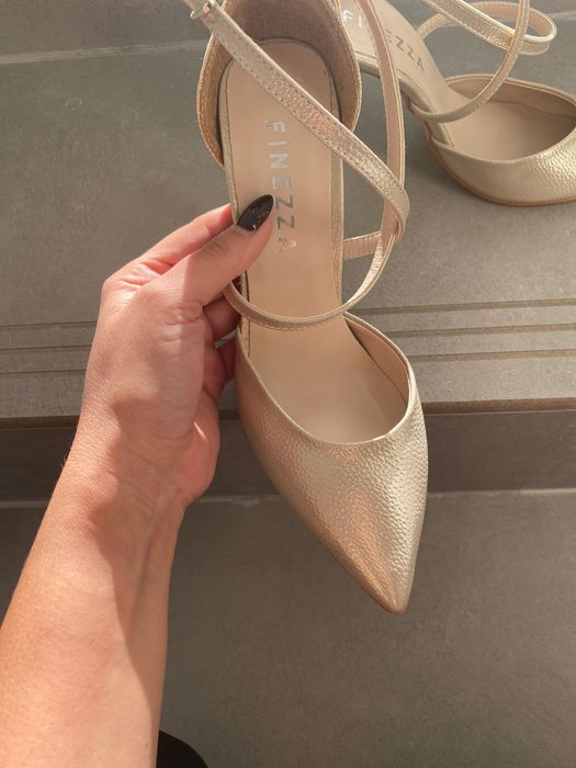 Продавам обувки на ток!