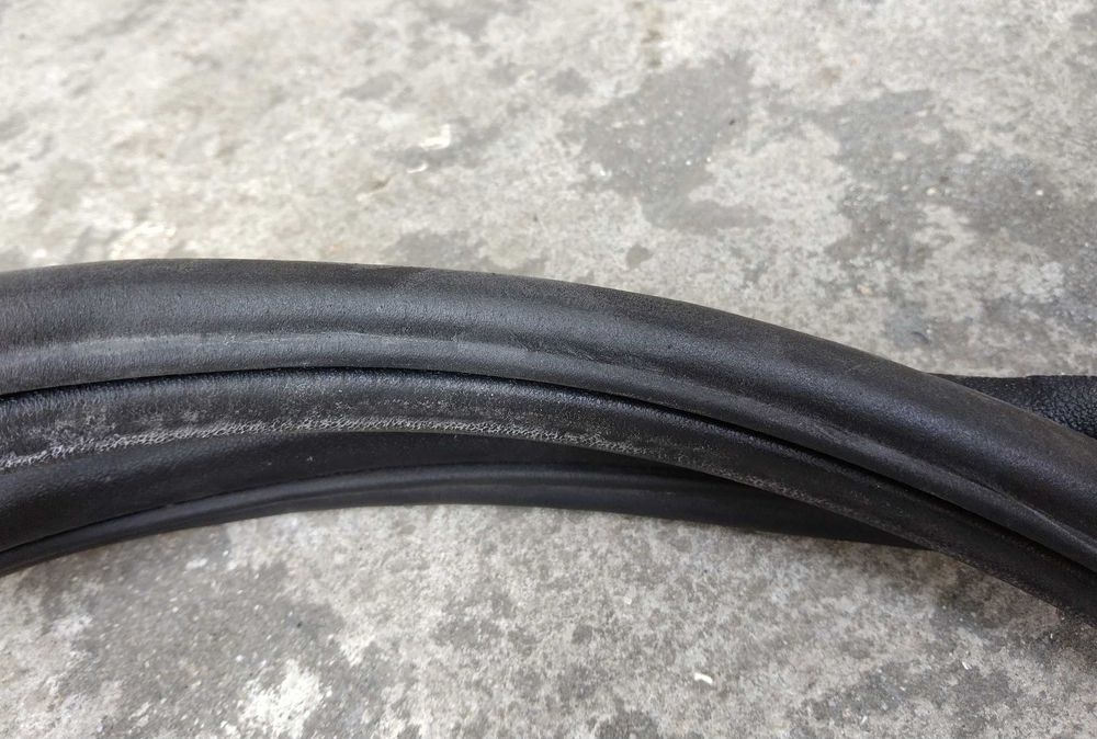 Продавам гумени уплътнения за вратите от RENAULT GRAND SCENIC II