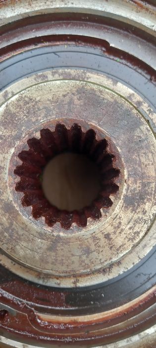 fulie cu cuplaj angrenare pompă hidraulică combina John Deere 1075