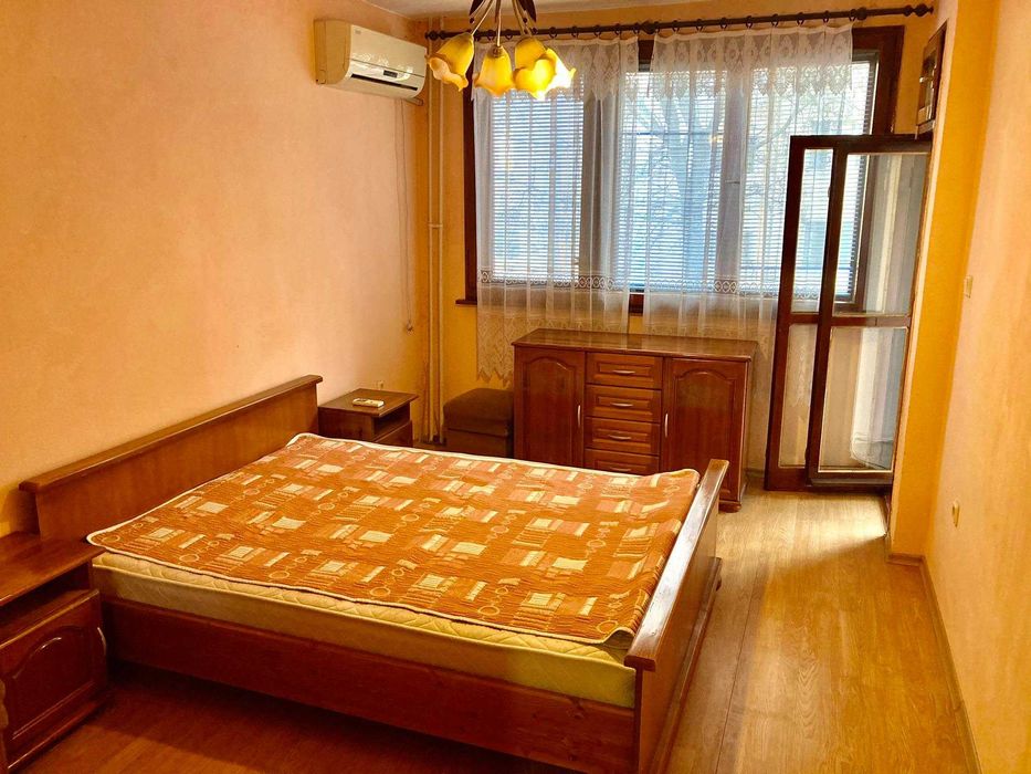 Дава се под наем Двустаен апартамент в Бургас, Изгрев - 60 кв.м за 229.5 € - Снимка #1