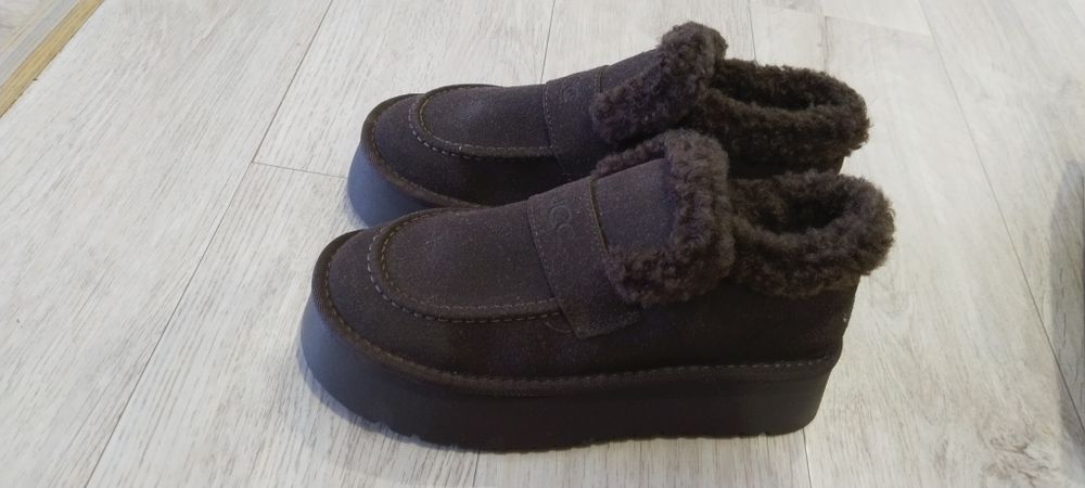 Продам женские ботинки