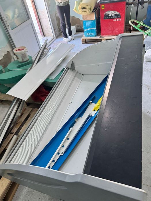 Продам витринный холодильник