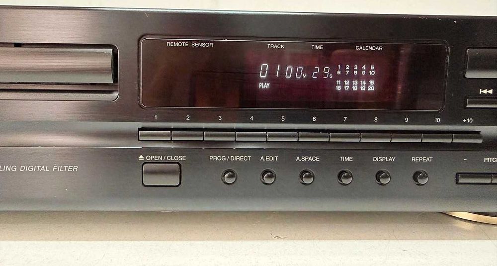 CD Player Denon DCD-715 – Lambda 20 Bit ASLC – Pitch Control – Coaxial – Made in Germany