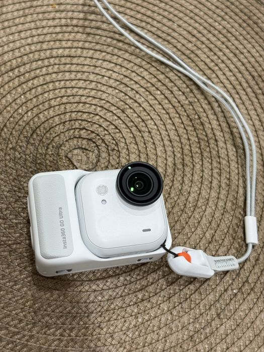 Экшн-камера Insta360 GO Ultra Creator Bundle белый