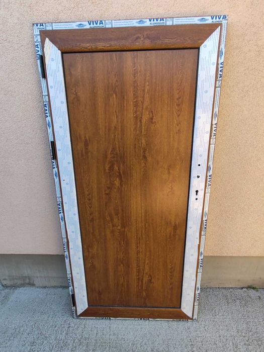 Алуминиева врата цвят "Златен дъб"  180/80