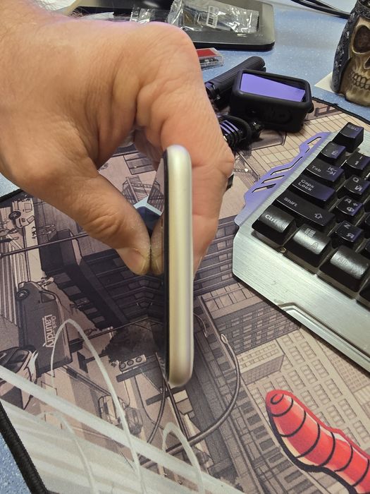 Срочно Прдам Iphone SE 2022г.