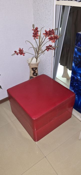 Мягкий пуфик для офиса