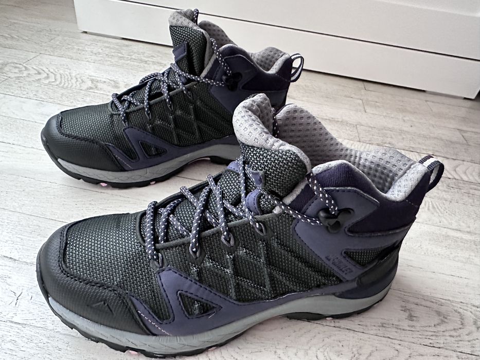 Дамски туристически обувки за планински преходи