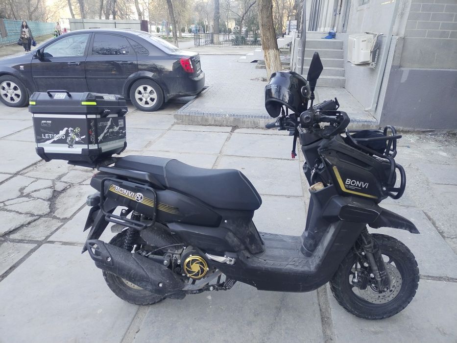 Скутер Tank сотилади