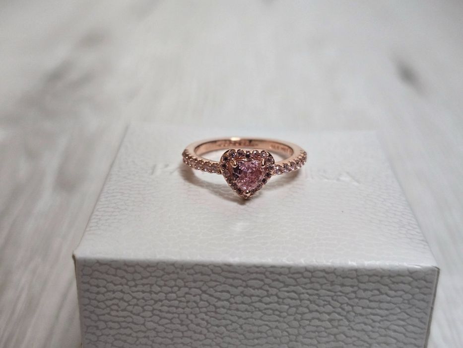 Inel Pandora rose gold inima roz