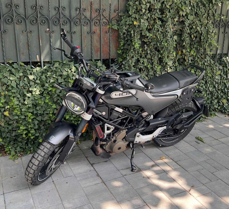 Motocicleta Husqvarna Svartpilen 401 2021 11500km