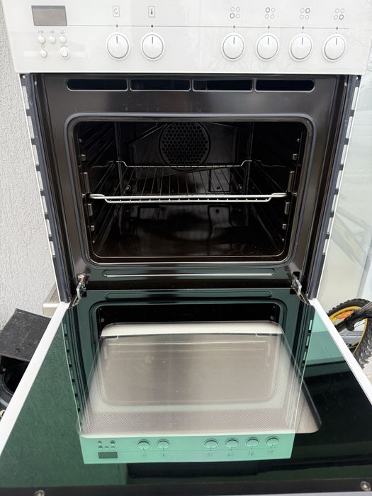 Фурна за вграждане Bosch+ керамичен плот