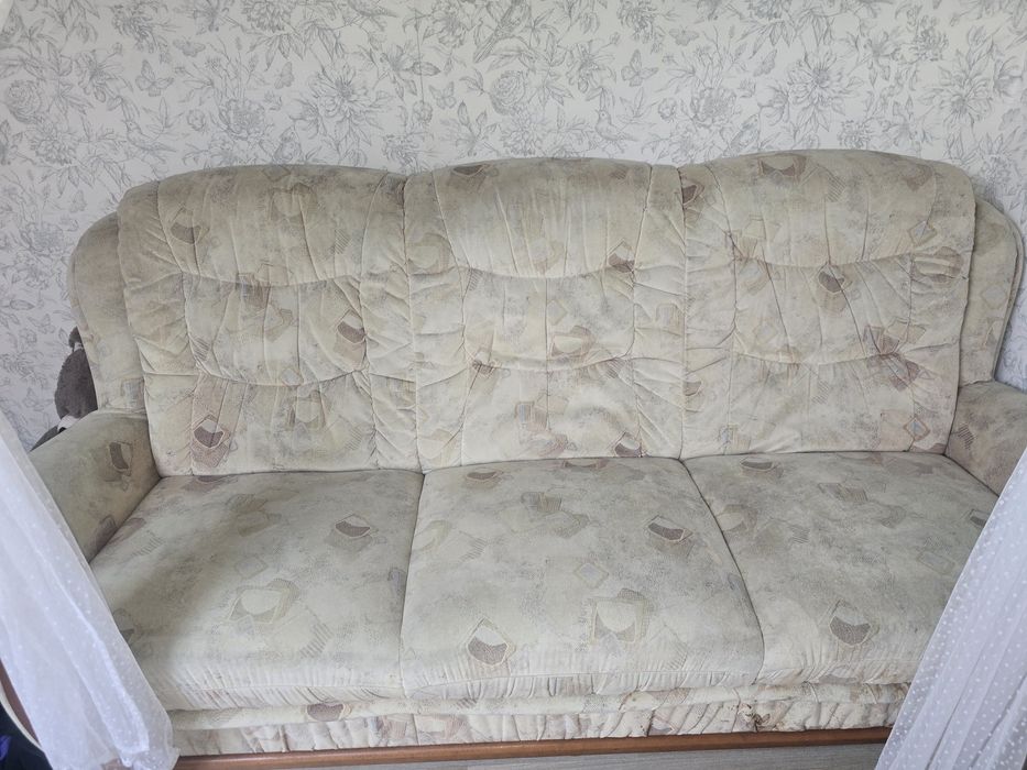 Vând canapea extensibila verde fistic in stare buna