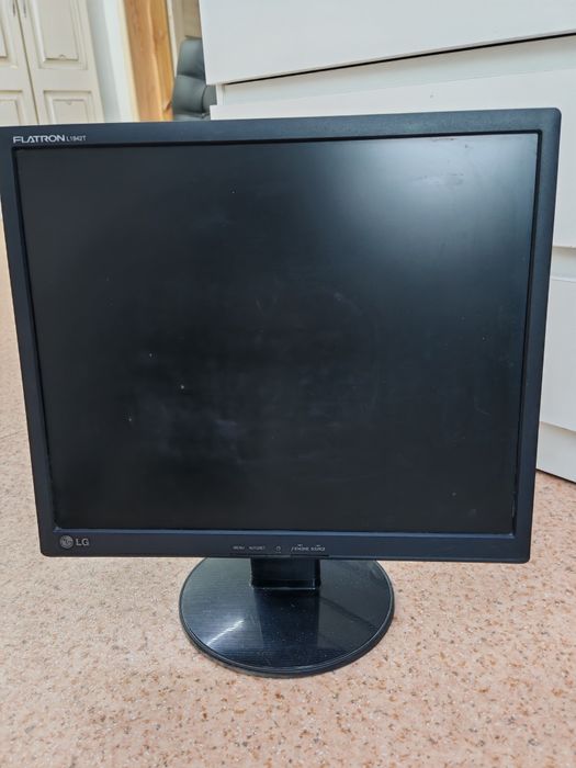 Продам мониторы,