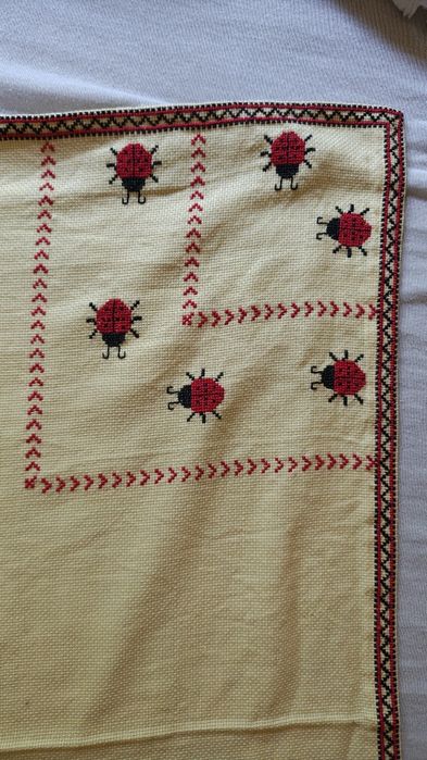 Продавам стари покривки