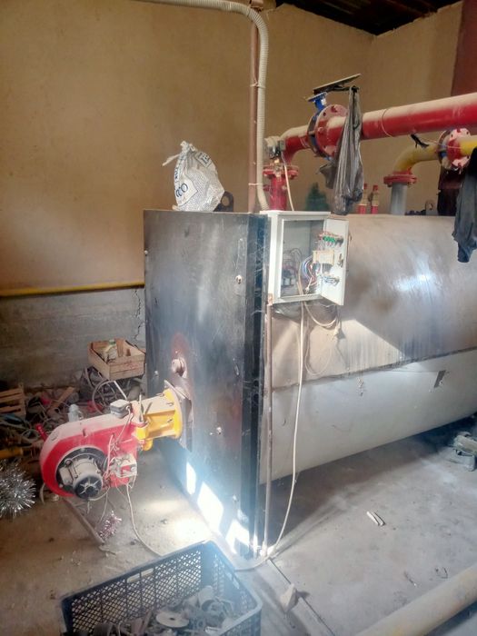 Газда ишлайдиган котёл (газовый) 500таликдан. 2 дона бор