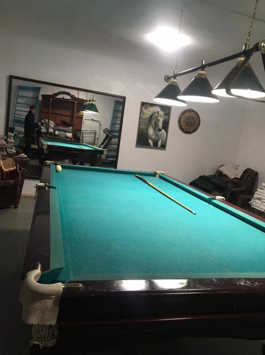 Бильярдный стол для игры в бильярд