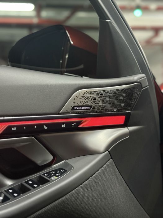 BMW i5 Full position