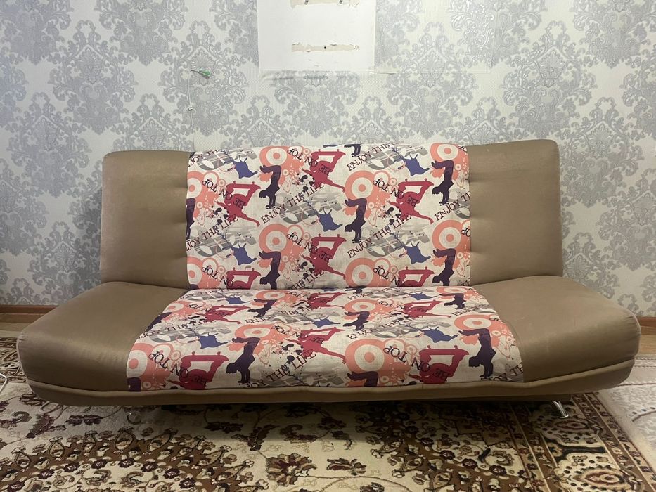 Срочно продам диван