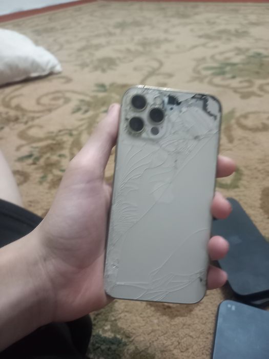 Iphone 12 PRO сломанный корпус