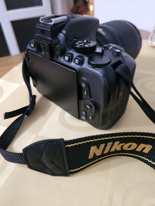 Nikon d5600+obiectiv 18-105+ geanta