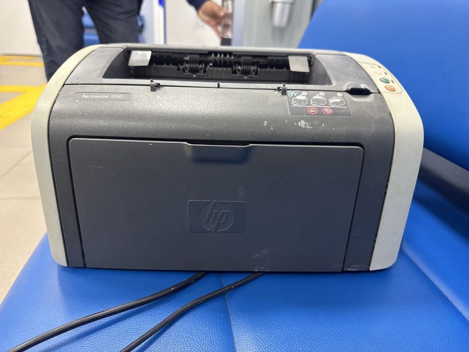 Принтер HP p1010.