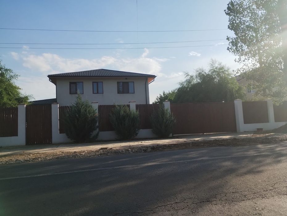 Vilă de Casă de Vânzare