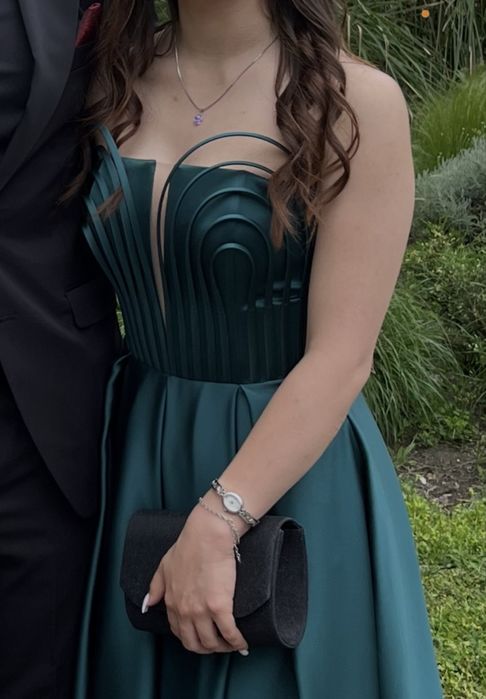 Зелена бална рокля