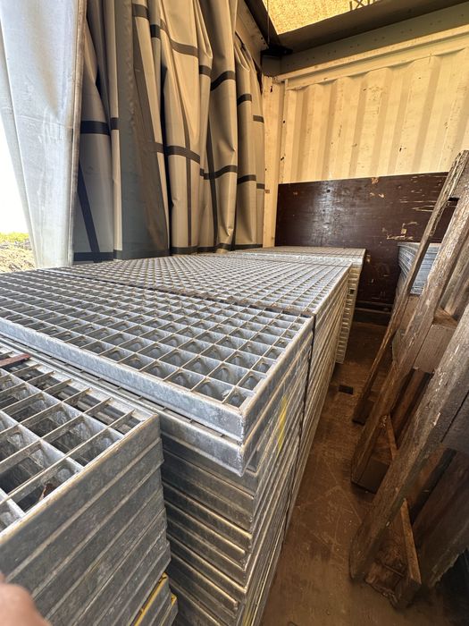 Platforme trepte zincate