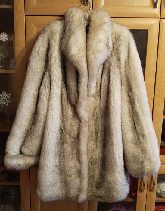 Продается шуба женская из искуственного меха.